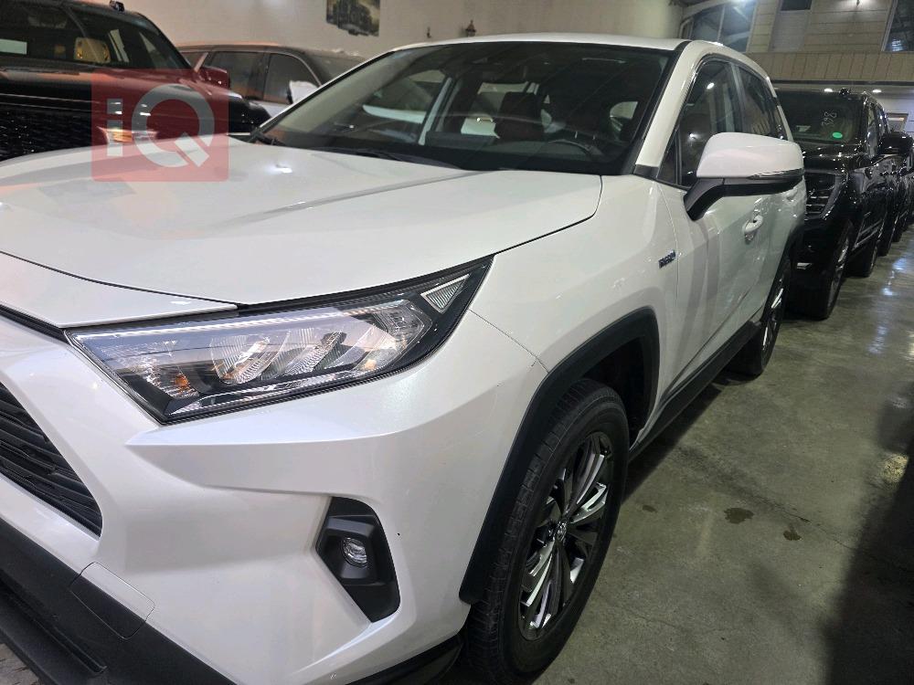 تۆیۆتا ڕاڤ 4